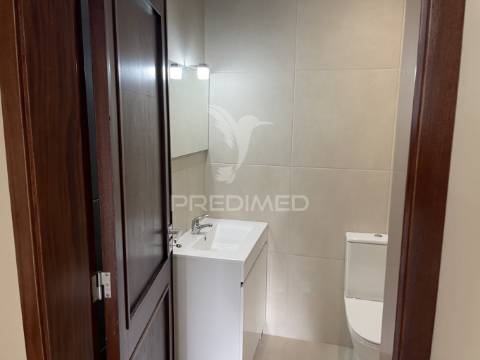 Prédio com 3 apartamentos t4 e espaço comercial – excelente localização no porto