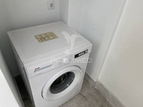 Prédio com 3 apartamentos t4 e espaço comercial – excelente localização no porto