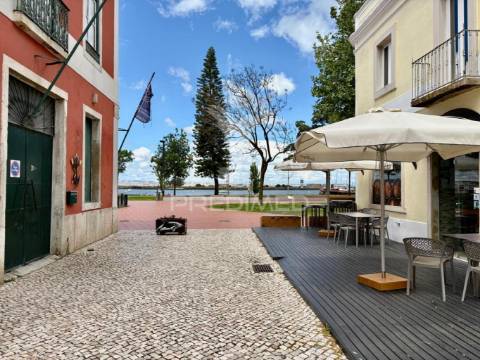 Apartamento t2 na zona histórica do seixal - frente ribeirinha