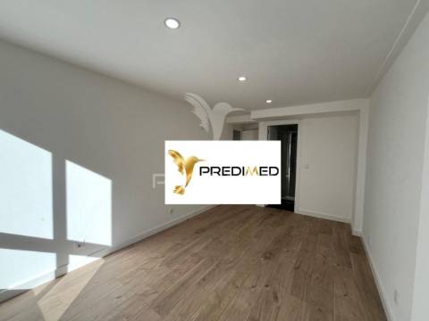 T2+1 remodelado na santa iria da azóia