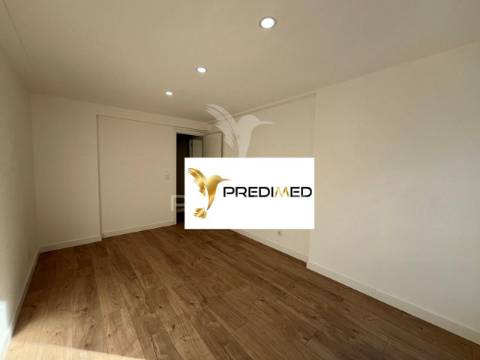 T2+1 remodelado na santa iria da azóia