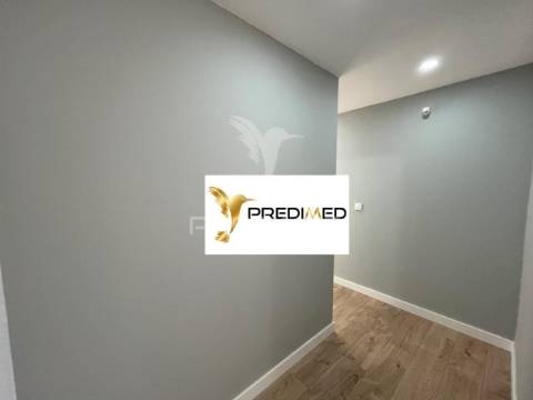 T2+1 remodelado na santa iria da azóia