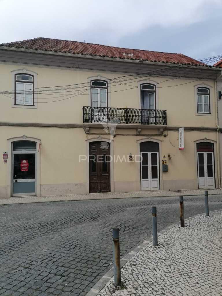 Prédio no centro  da marinha grande