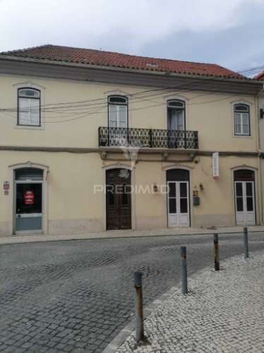 Prédio no centro  da marinha grande