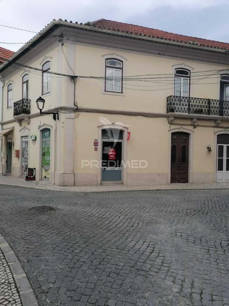 Prédio no centro  da marinha grande