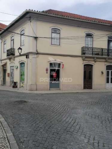 Prédio no centro  da marinha grande