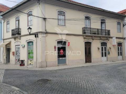 Prédio no centro  da marinha grande