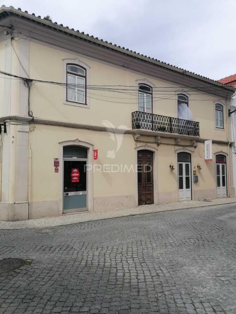 Prédio no centro  da marinha grande