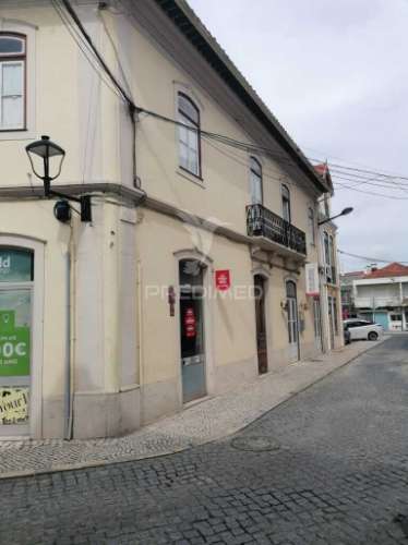 Prédio no centro  da marinha grande