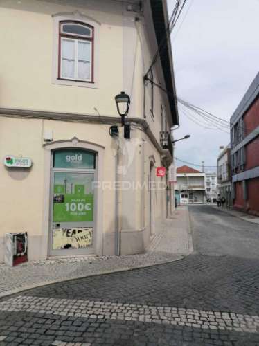 Prédio no centro  da marinha grande