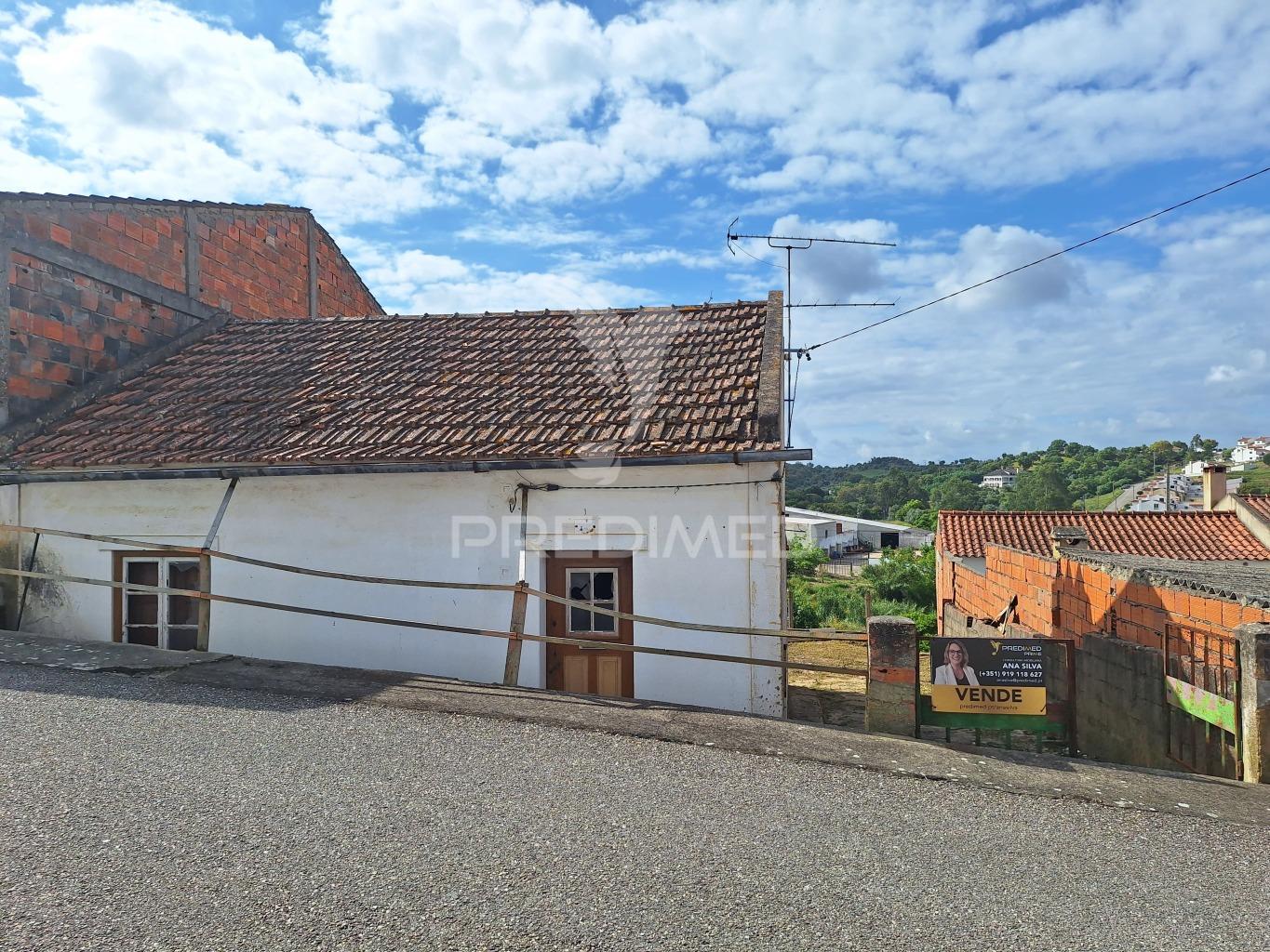 Moradia t2, para reabilitar, chamusca
