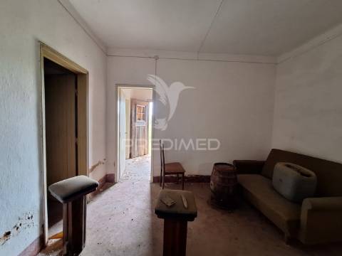 Moradia t2, para reabilitar, chamusca