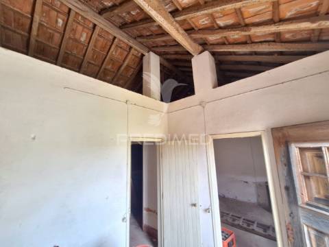 Moradia t2, para reabilitar, chamusca