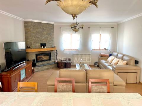 Moradia t4 e terreno com 4087 m2