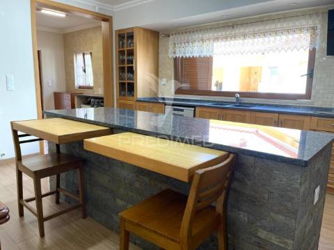 Moradia t4 e terreno com 4087 m2