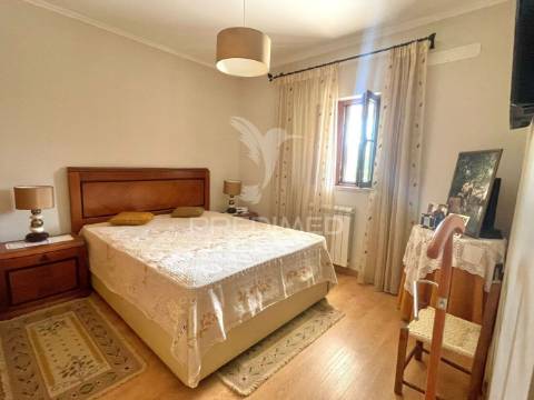 Moradia t4 e terreno com 4087 m2
