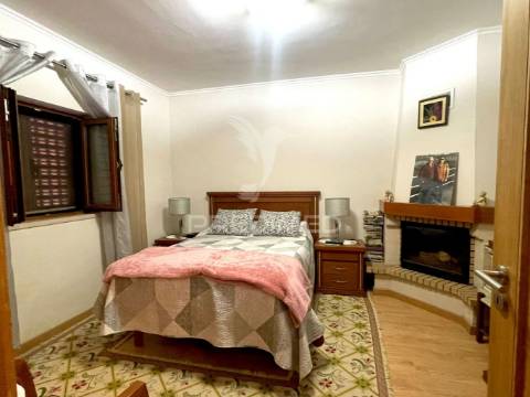 Moradia t4 e terreno com 4087 m2