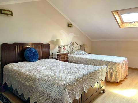 Moradia t4 e terreno com 4087 m2