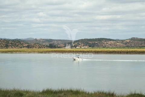 Quinta junto ao guadiana, 357ha, com ruínas com 1623m2
