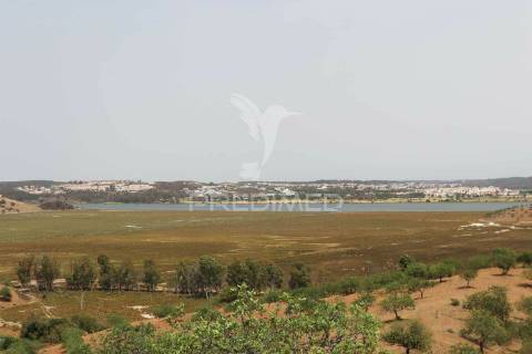 Terreno misto junto ao guadiana, 357ha, e ruínas com 1623m2