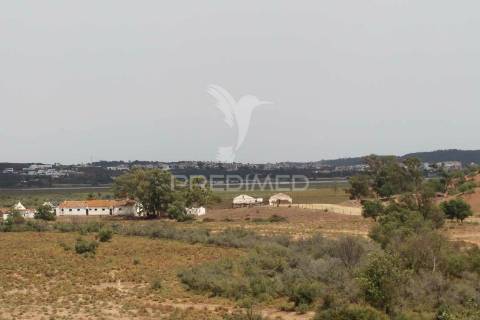Terreno misto junto ao guadiana, 357ha, e ruínas com 1623m2