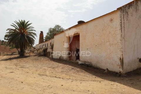 Terreno misto junto ao guadiana, 125ha, com ruína de 1005m2