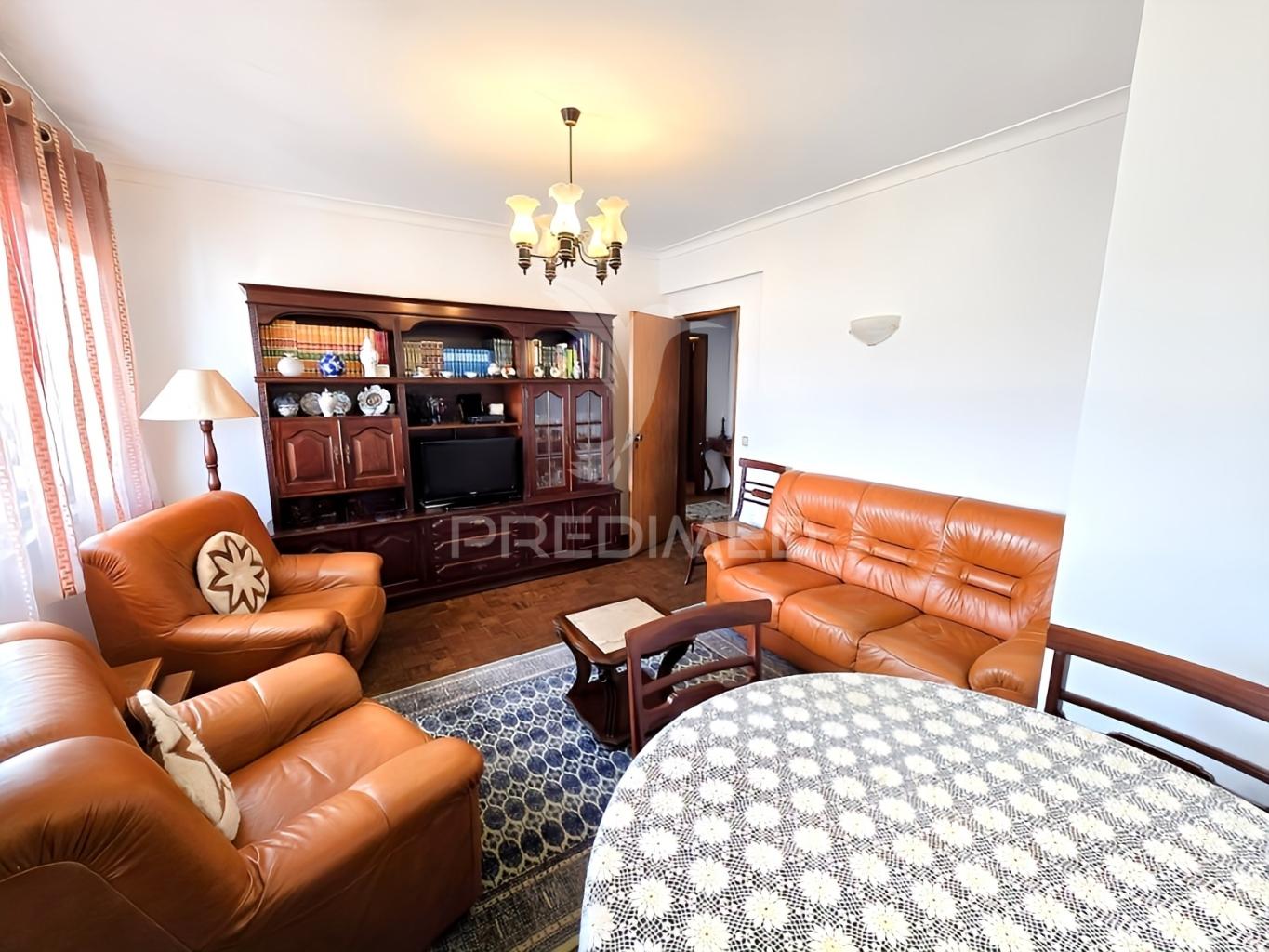 Apartamento t4, em alvor