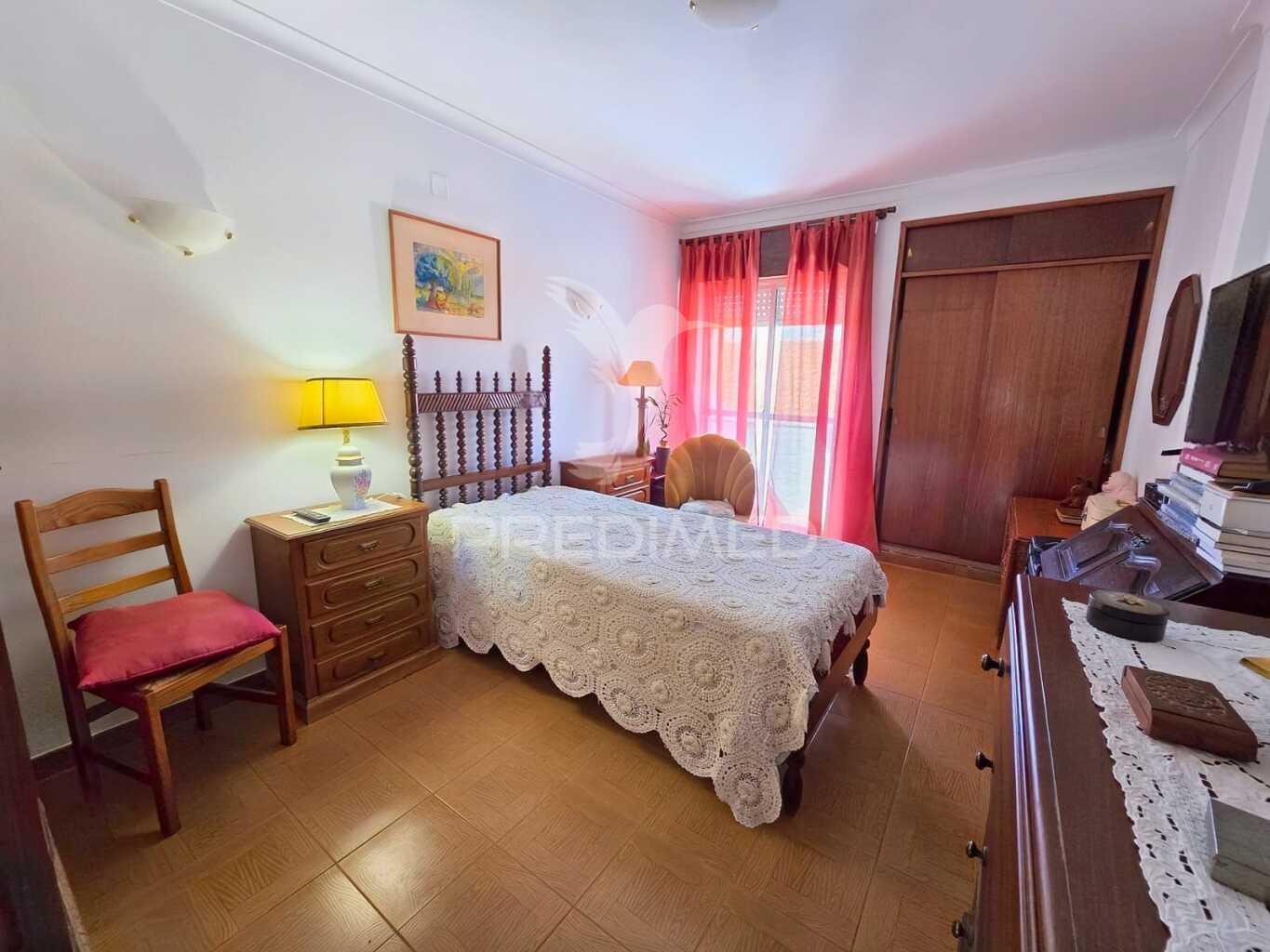 Apartamento t4, em alvor