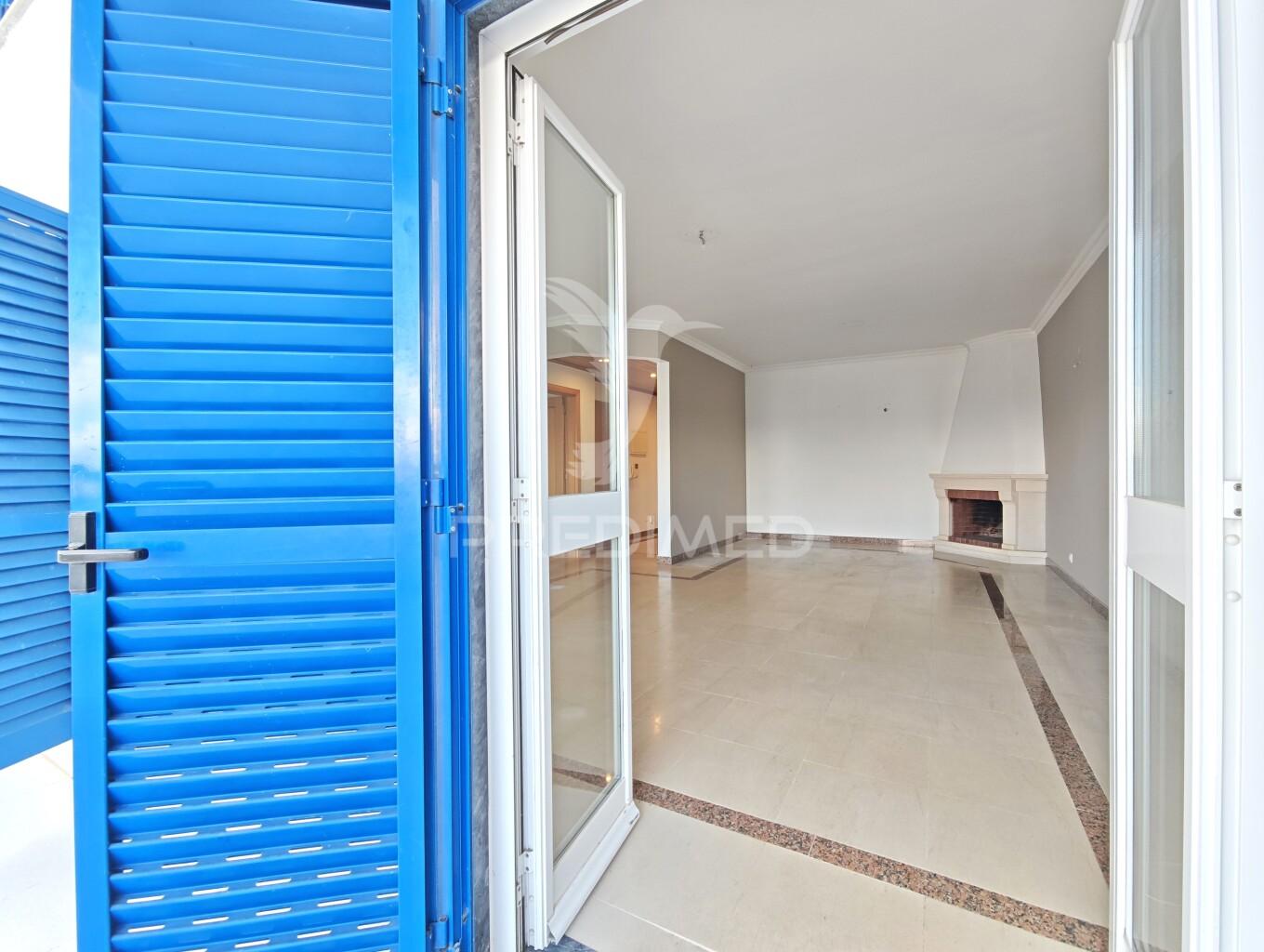 Apartamento t1 com terraço e box em palmela