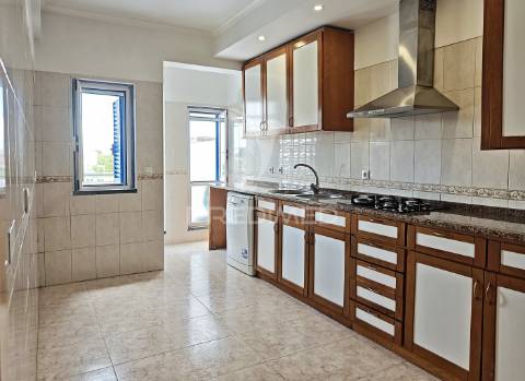Apartamento t1 com terraço e box em palmela