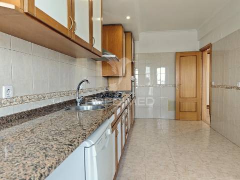 Apartamento t1 com terraço e box em palmela
