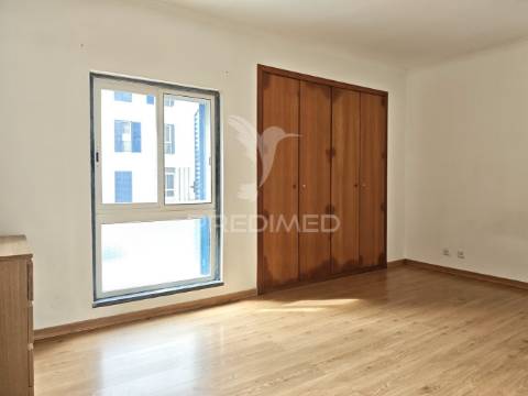 Apartamento t1 com terraço e box em palmela
