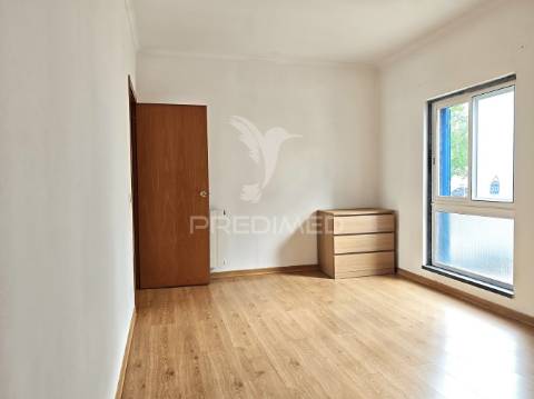 Apartamento t1 com terraço e box em palmela