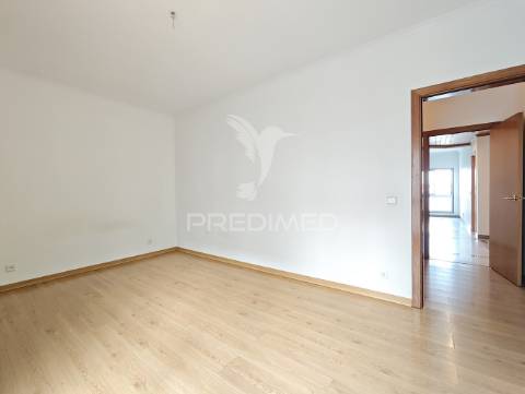 Apartamento t1 com terraço e box em palmela