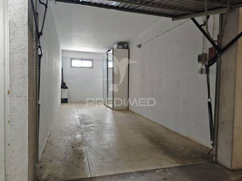 Apartamento t1 com terraço e box em palmela