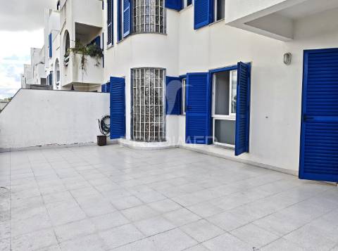 Apartamento t1 com terraço e box em palmela