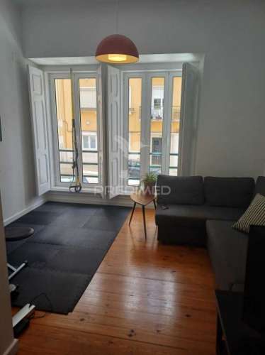 Magnifico t2 com logradouro privado no centro de lisboa