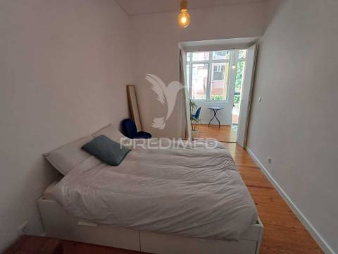 Magnifico t2 com logradouro privado no centro de lisboa