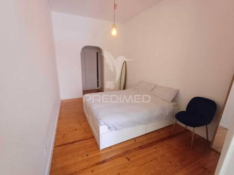 Magnifico t2 com logradouro privado no centro de lisboa