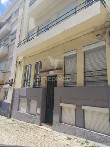 Magnifico t2 com logradouro privado no centro de lisboa