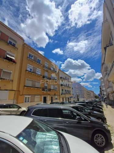 Magnifico t2 com logradouro privado no centro de lisboa