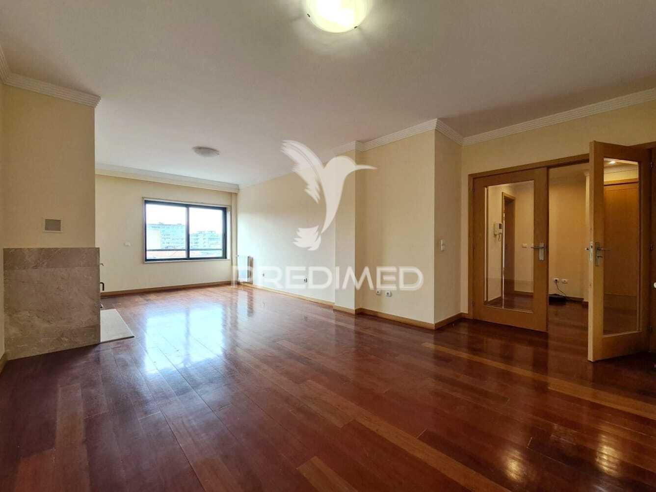 Arrenda-se apartamento t2, condomínio fechado, santo ovídio