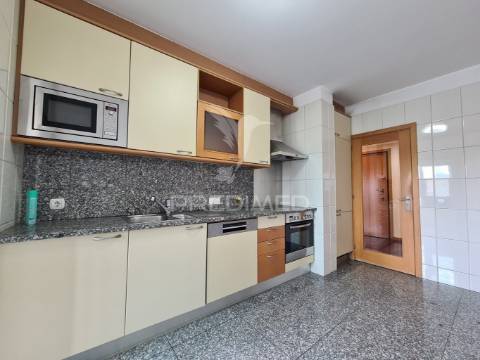 Arrenda-se apartamento t2, condomínio fechado, santo ovídio