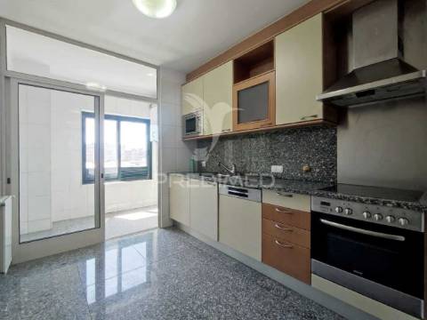 Arrenda-se apartamento t2, condomínio fechado, santo ovídio