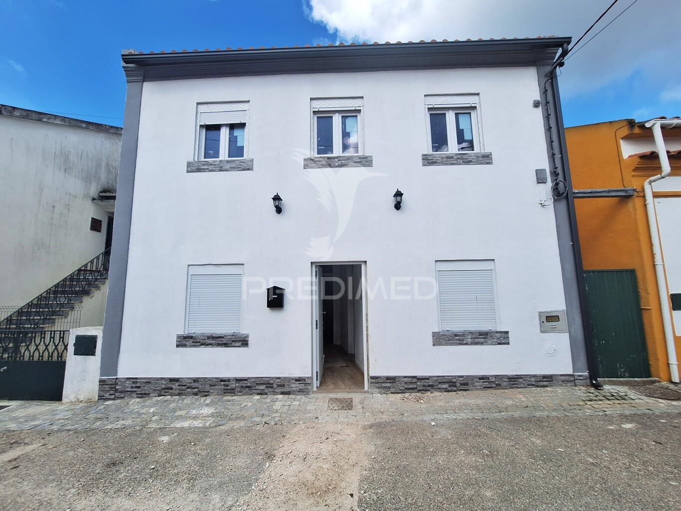 Moradia t4, com terreno, são miguel do rio torto, abrantes