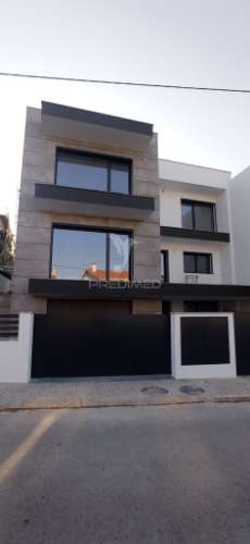 Fantástica moradia no bairro alto das eiras - em construção