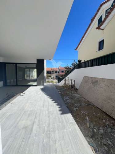 Fantástica moradia no bairro alto das eiras - em construção