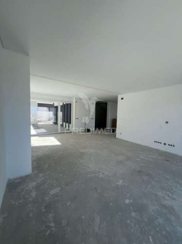 Fantástica moradia no bairro alto das eiras - em construção