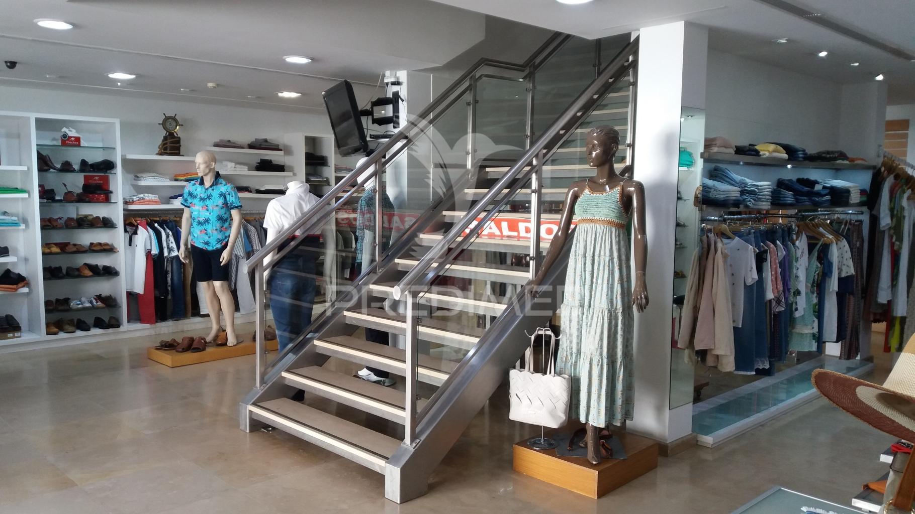 Prédio comercial de 3 pisos