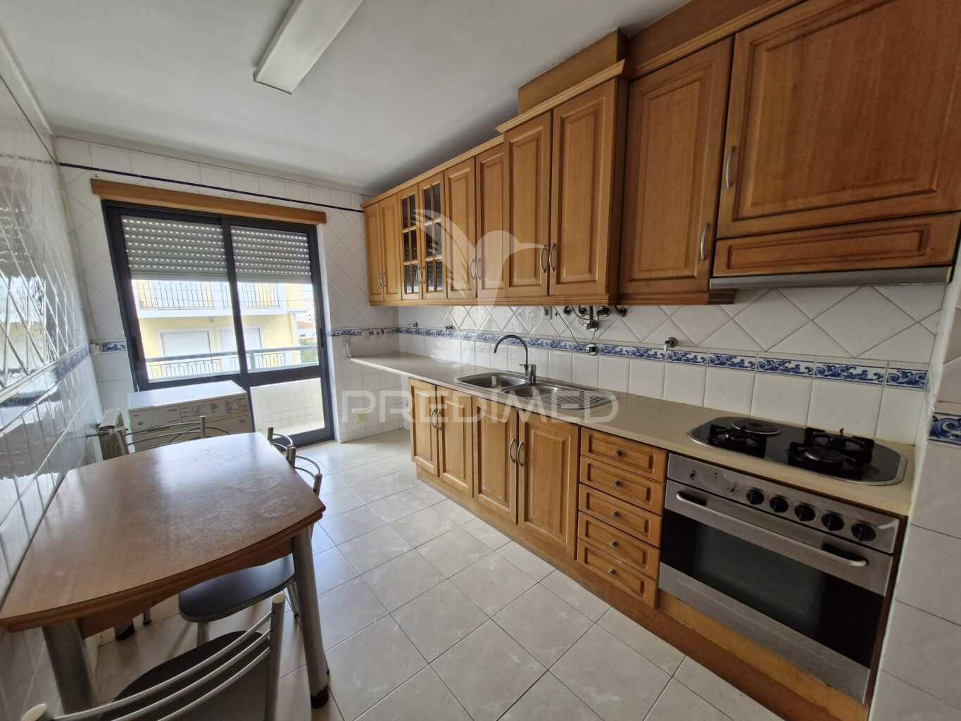 Apartamento t2 para arrendamento no centro da cidade de caldas da rainha